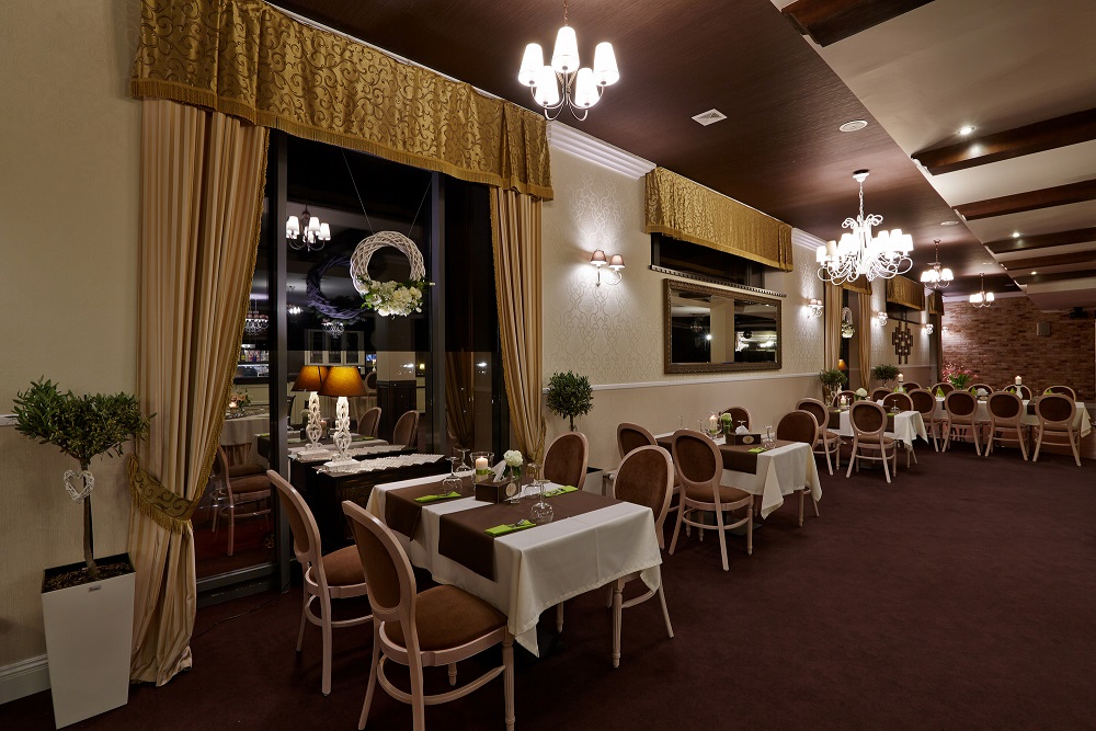 zyrandol-w-restauracji